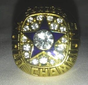 lot 422 image: Dallas Cowboy Super Bowl Ring.