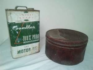 lot 370 image: Gamble Motor oil & tin  Vintage.