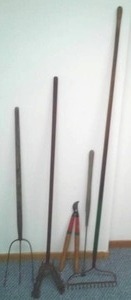 lot 372 image: 5 Lawn & garden tools