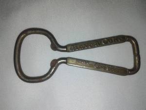 lot 425 image: Vintage Coca - Cola Cole bottle opener.
