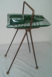 lot 457 image: Vintage Mid Century ashtray & metal stand.