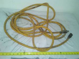 lot 466 image: 25 foot heavy duty extension cord.