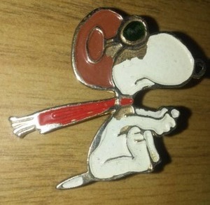 lot 442 image: Vintage. Snoopy Pin Peanuts, Charles Schultz.