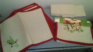 Holiday Placemats, Napkins and Table Runner.