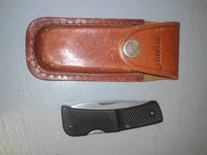 Gerber fold up knife with leather pouch.