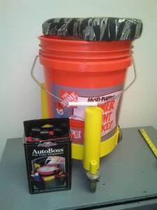 Caster 5 gallon bucket with organizer& padded camo seat.