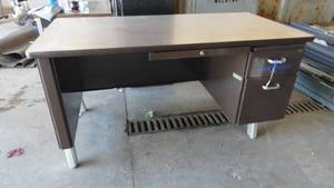 Desk with two side drawers and one in the middle