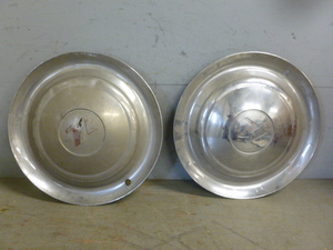 lot 21 image: Vintage Nash Hubcaps
