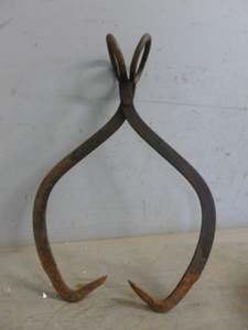 lot 35 image: Vintage Railroad Tongs