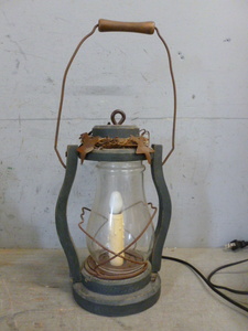 lot 42 image: Decorative