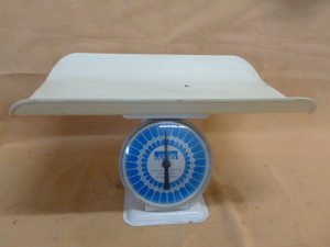 lot 51 image: Vintage Baby Scale