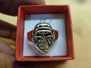 lot 75 image: Mens Ring
