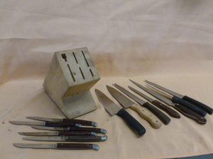 lot 86 image: Knife Set