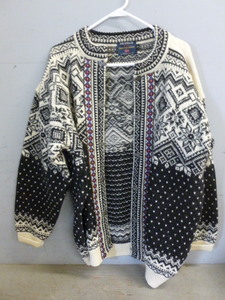 lot 97 image: Wool Sweater