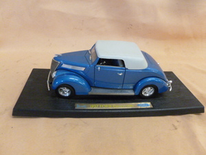 lot 124 image: Die Cast Metal Car