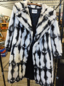 lot 138 image: Vintage Fur Coat