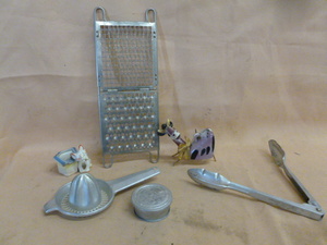lot 152 image: Vintage Kitchen