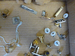 lot 180 image: Jewelry