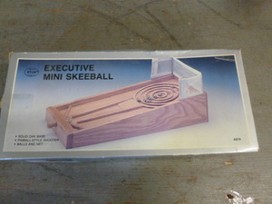 lot 184 image: Executive Game
