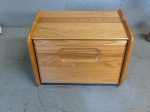 lot 185 image: Bread Box