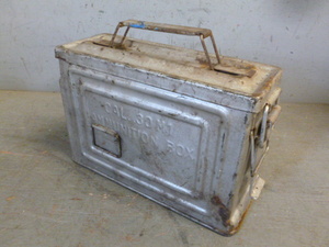 lot 195 image: Vintage Ammo Box