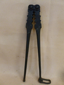 lot 236 image: Antique Reloading Tool