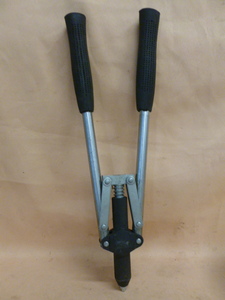lot 269 image: Riveter Tool