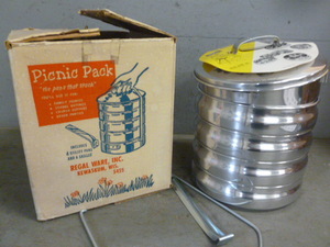 lot 283 image: New Vintage Kitchen