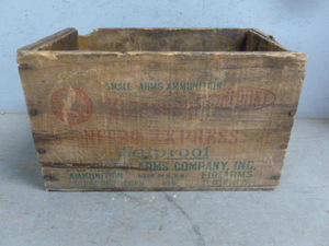 lot 293 image: Vintage Ammo Box