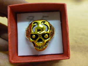lot 300 image: Mens Ring