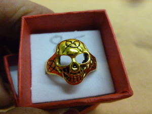 lot 303 image: Mens Ring