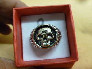 lot 304 image: Mens Ring