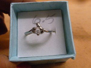 lot 306 image: Ladies Ring