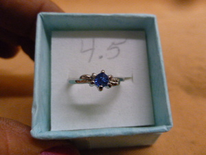 lot 308 image: Ladies Ring