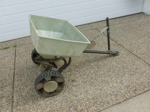 lot 315 image: Broadcast Spreader