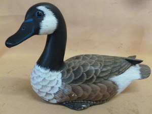 lot 321 image: Mantle Decoration