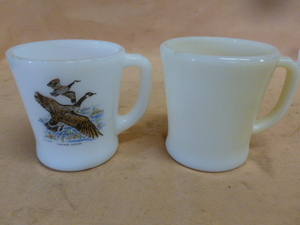 lot 322 image: Vintage Fire King