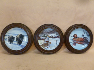 lot 330 image: Collector Decor Plates