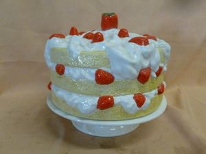 lot 363 image: Cake Saver