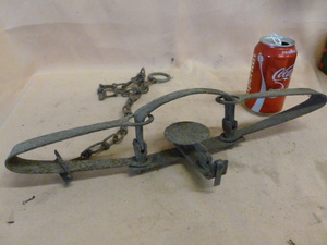 lot 412 image: Vintage Wolf Trap