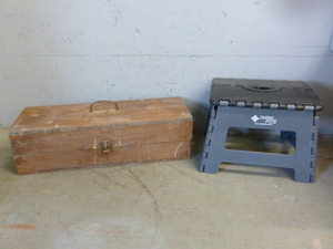 lot 417 image: Vintage Fishing Box