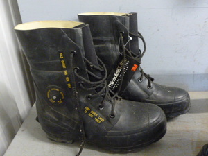 lot 422 image: New Winter Boots