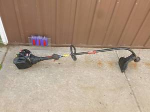 Craftsman 2 cycle weed trimmer. Lightly used. Tested & works. As shown.