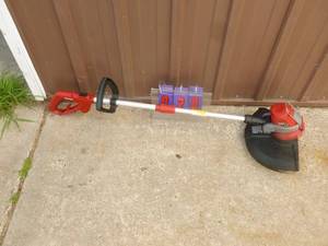 Craftsman 110 volt weed trimmer. Lightly used. Tested & works. As shown.