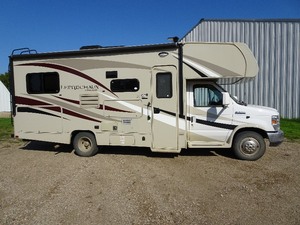 lot 1 image: 2016 Coachmen Leprechaun E-series Camper