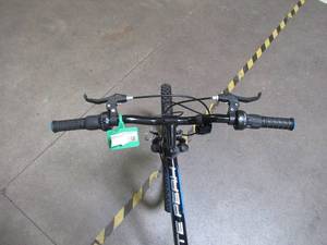 lot 7 image: Roadmaster Granite Peak Mountain Bike 26 wheel size, Mens Black 728826935