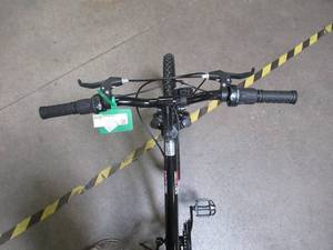 lot 11 image: Roadmaster 24 Inch Boys Bike Granite Peak, Black