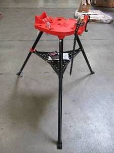 lot 40 image: Ridgid 18 in. to 6 in. Model 460-6 Portable Trist and Chain Vise 460-6