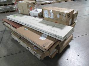 lot 332 image: WHOLESALE MIXED PALLET OF MISCELLANEOUS FURNITURE, HOME DECOR AND MORE