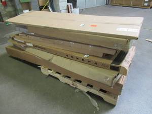lot 353 image: WHOLESALE MIXED PALLET OF MISCELLANEOUS FURNITURE, HOME DECOR AND MORE